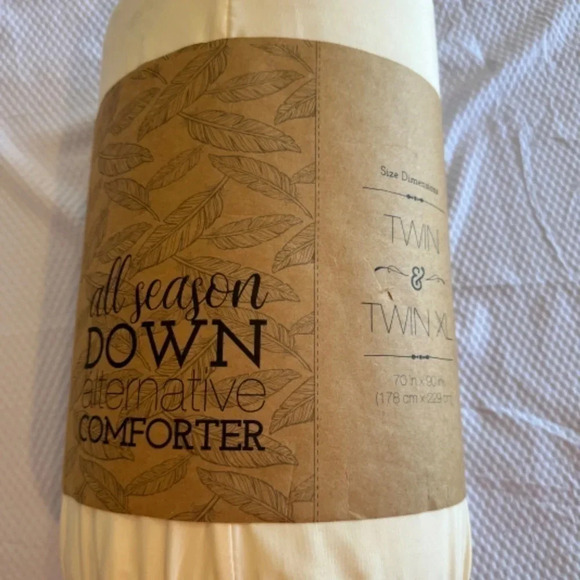 IENJOY Home Collection All Season Premium Down Alternative Comforter TwinTwin XL - Picture 7 of 7